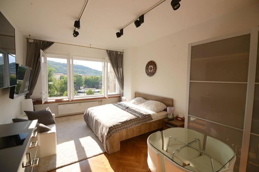 Fabulous River View Studio In The Heart Of Praga Exterior foto